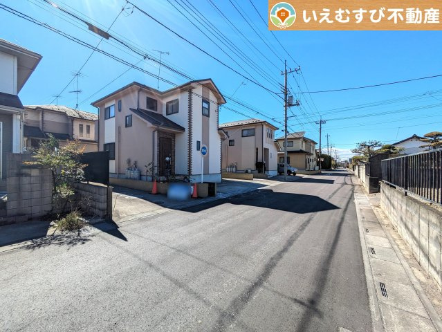 行田市藤原町2丁目　中古戸建の前面道路含む現地写真