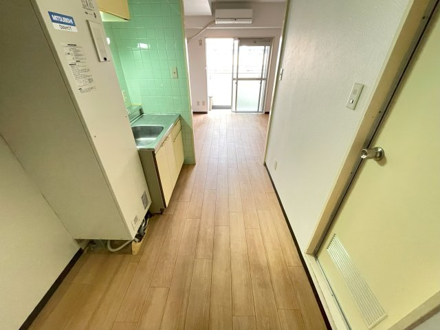 千早ビルの内装|キッチン側