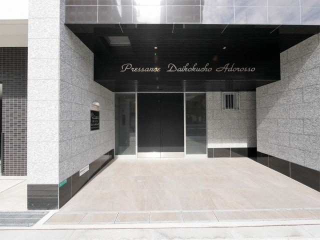 プレサンス大国町アドロッソのエントランス