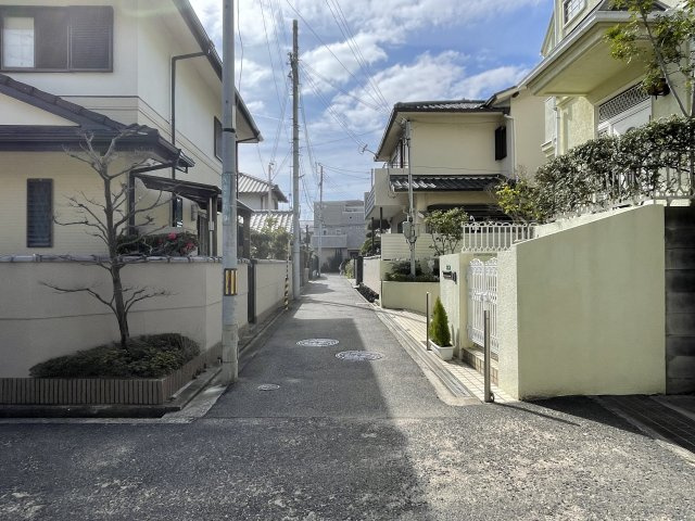 西宮市久出ヶ谷町　土地の周辺|前面道路私道の北側周辺