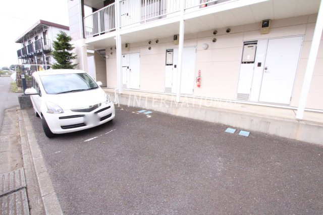 レオパレスファルマンの駐車場