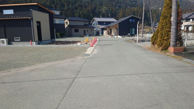 SUNタウン城山台１丁目97坪の前面道路含む現地写真