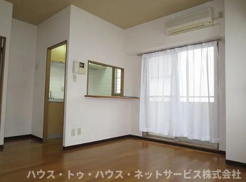 YHビルの居間・リビング