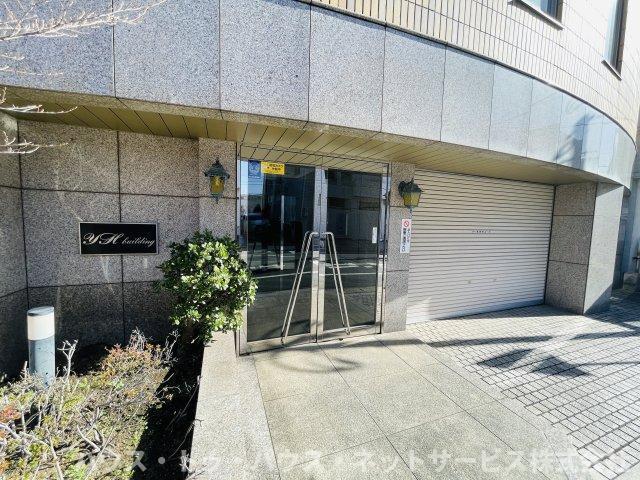 YHビルのエントランス