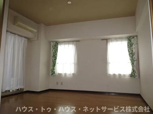 YHビルの居間・リビング