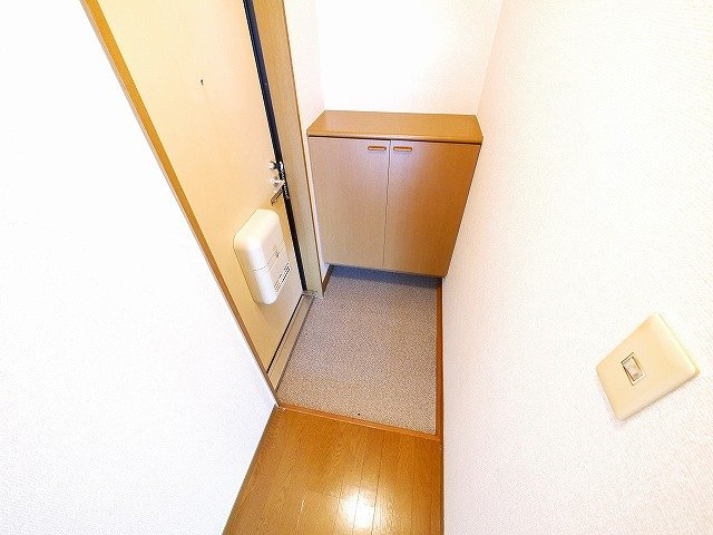 ビューテラスA棟（光台）の玄関|シューズボックスで靴を整頓できます