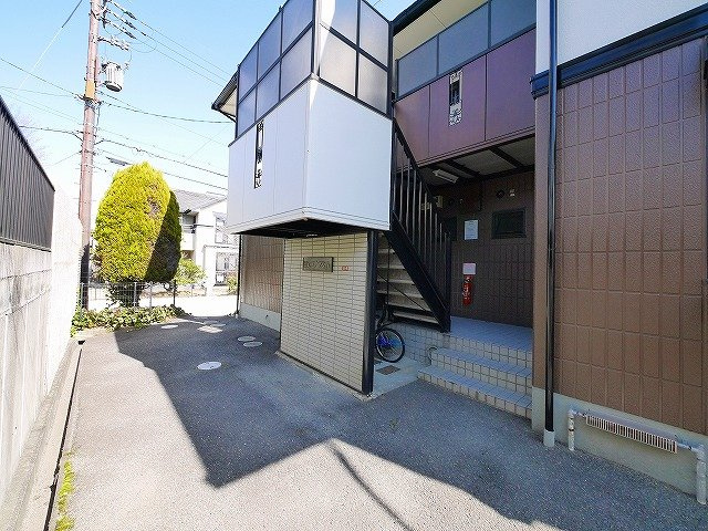 ビューテラスA棟（光台）のエントランス|ゆとりのあるエントランスです