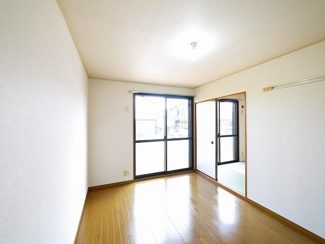 ビューテラスA棟（光台）の洋室|シンプルで使いやすいお部屋です