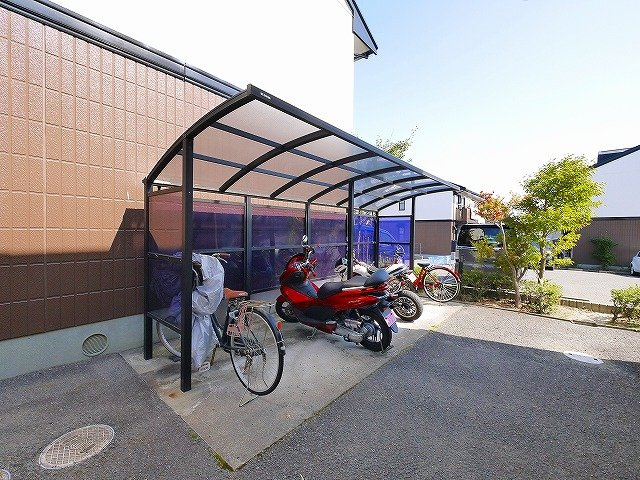 ビューテラスA棟（光台）のその他共用部分|屋根付きの駐輪場です