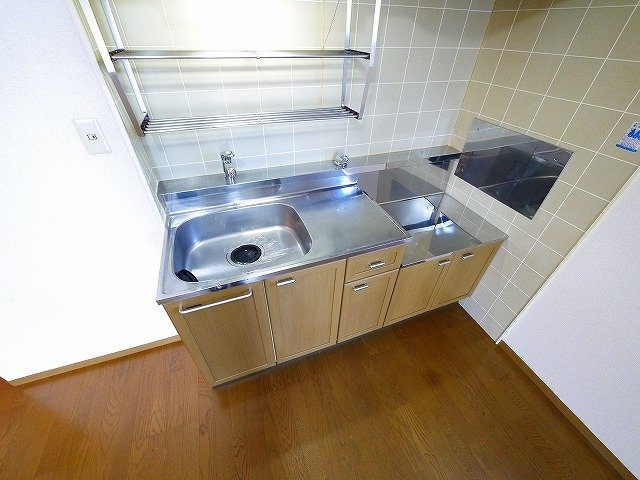 ビューテラスA棟（光台）のキッチン|作業台が確保されたキッチンはお料理もしやすいです