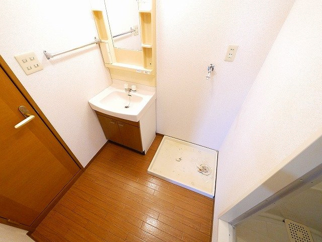 ビューテラスA棟（光台）の洗面所|色合いが統一されたおしゃれな洗面所