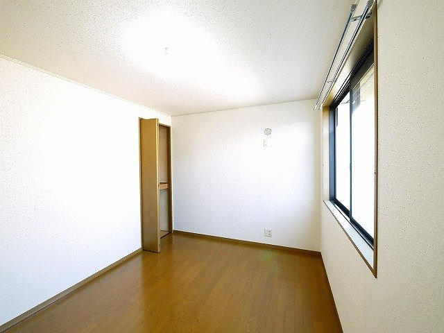 ビューテラスA棟（光台）の洋室|収納スペースが豊富です