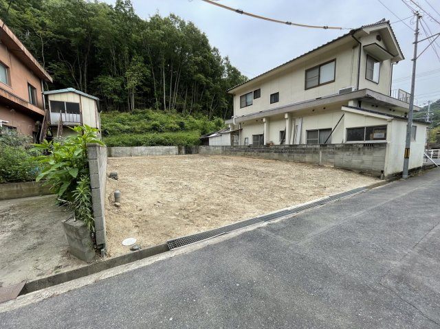 春日台72売地の前面道路含む現地写真