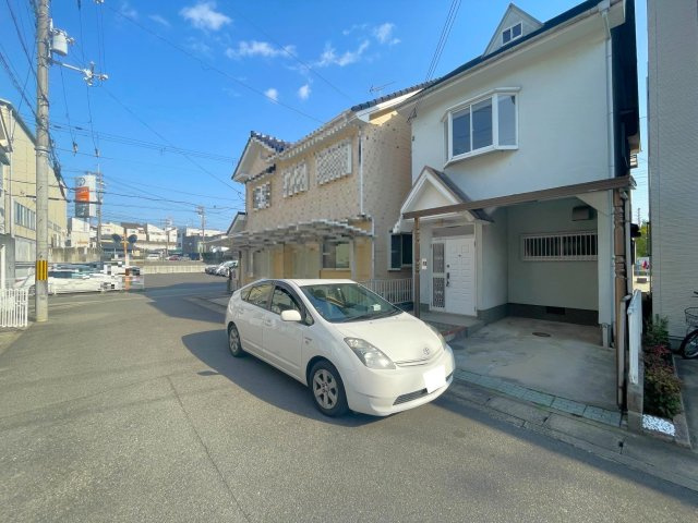 ２沿線利用可能☆リフォーム済み即入居ＯＫ☆オール電化住宅☆小学校まで徒歩１分☆城陽市寺田新池の前面道路含む現地写真|前道含む現地