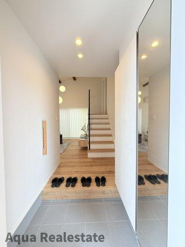 丸亀市土器町西７丁目の中古一戸建の玄関|落ち着いた玄関です