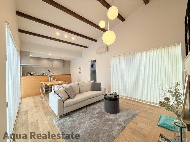 丸亀市土器町西７丁目の中古一戸建の居間・リビング|おしゃれなリビングです