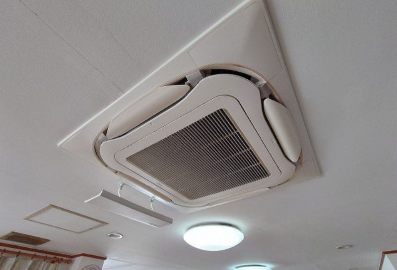 小牧市小牧５丁目　中古戸建のその他|埋め込み式エアコン２台　交換済