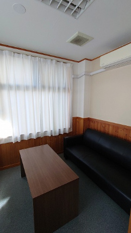 小牧市小牧５丁目　中古戸建の内装|事務所応接室