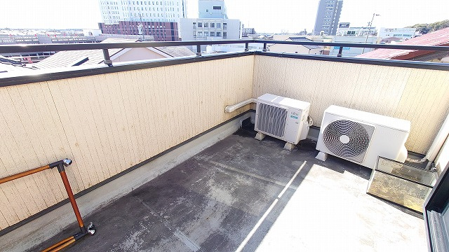 小牧市小牧５丁目　中古戸建のバルコニー|開放的で明るい空間を演出してくれるバルコニーです