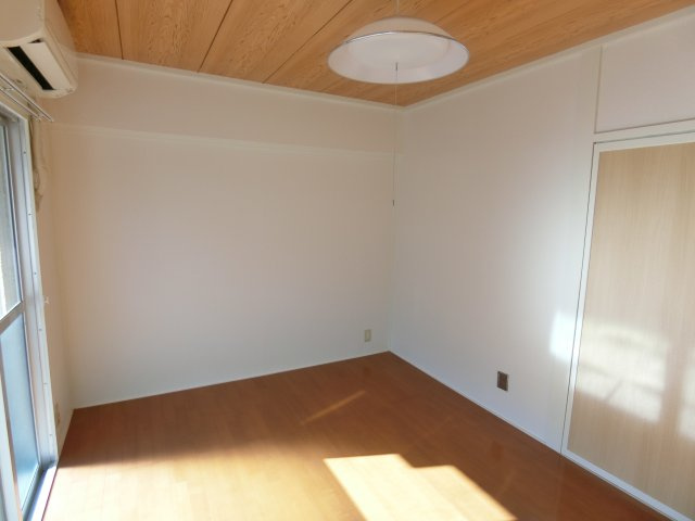 セブンヒルズの洋室