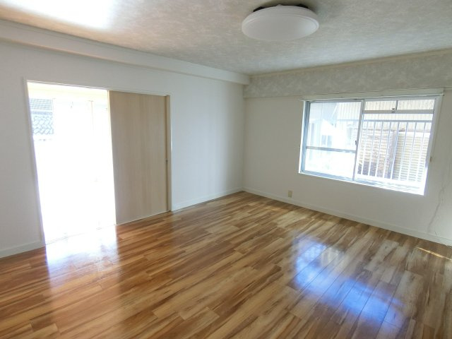 セブンヒルズの居間・リビング