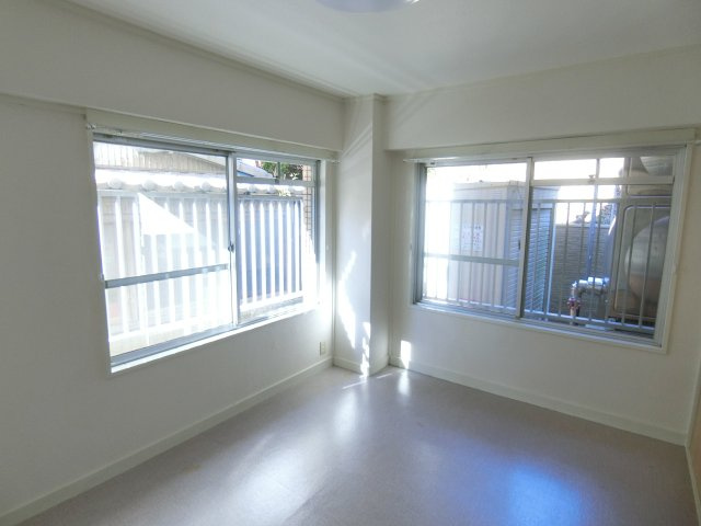 セブンヒルズの洋室