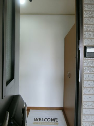 ひるがおAの玄関