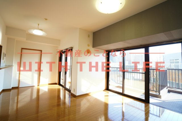 ダイアパレス六ツ門【10,000円キャッシュバック対象物件】の居間・リビング|ゆったりとした居間です