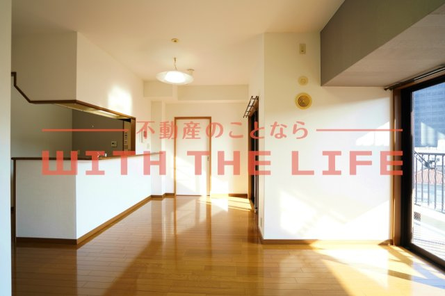 ダイアパレス六ツ門【10,000円キャッシュバック対象物件】の居間・リビング|ゆったりとした居間です