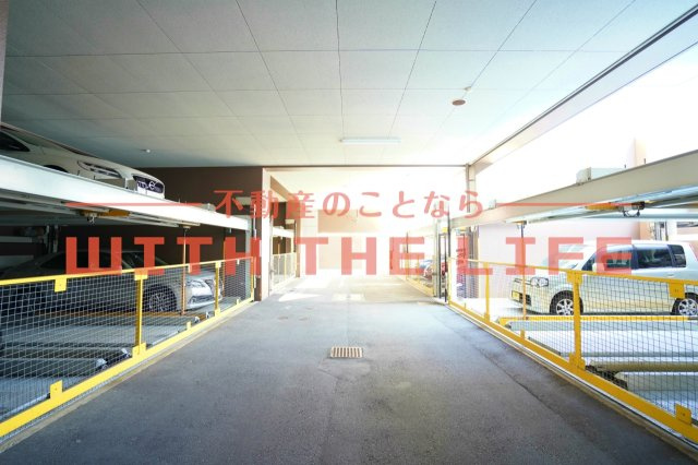 ダイアパレス六ツ門【10,000円キャッシュバック対象物件】の駐車場|車をお持ちの方に嬉しい駐車場付きの物件です