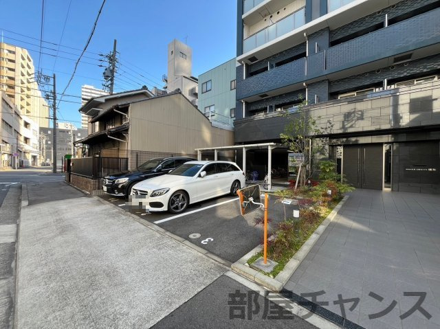 メイクスデザイン鶴舞の駐車場
