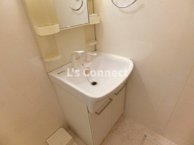 【洗面所】 | パセオプラシード成田Ｄ | 朝の支度もスムーズな独立洗面台。