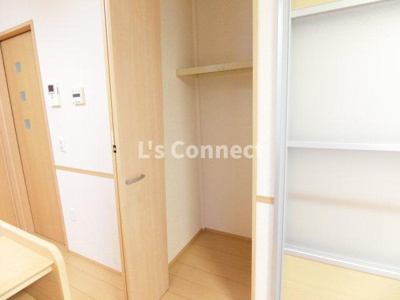 【設備】 | パセオプラシード成田Ｄ | ＬＤＫにも収納付きです。