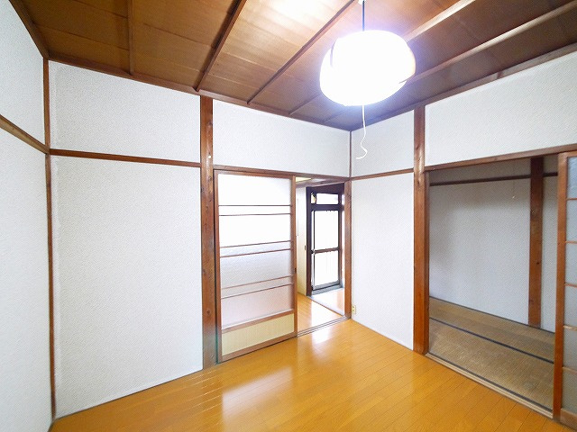 森中貸家の洋室|落ち着いた色調の洋室です