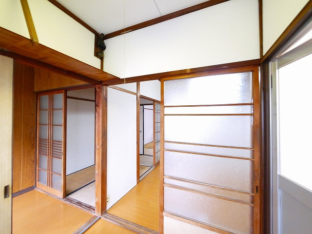 森中貸家の内装|明るい色調の室内です