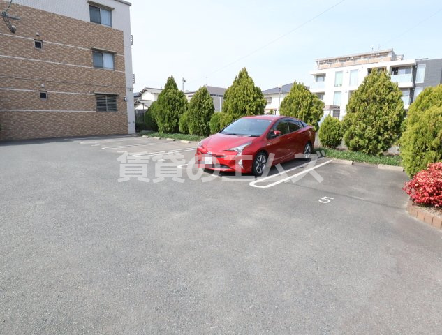 【駐車場】 | グランドゥール板付 | グランドゥール板付の駐車場