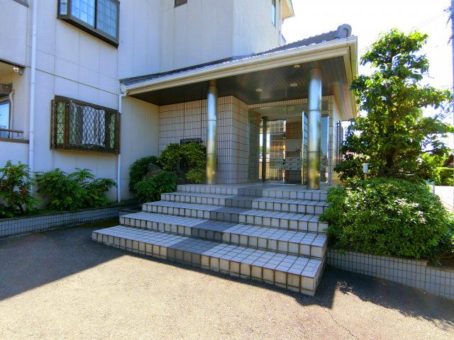 リバーサイドマンションのエントランス
