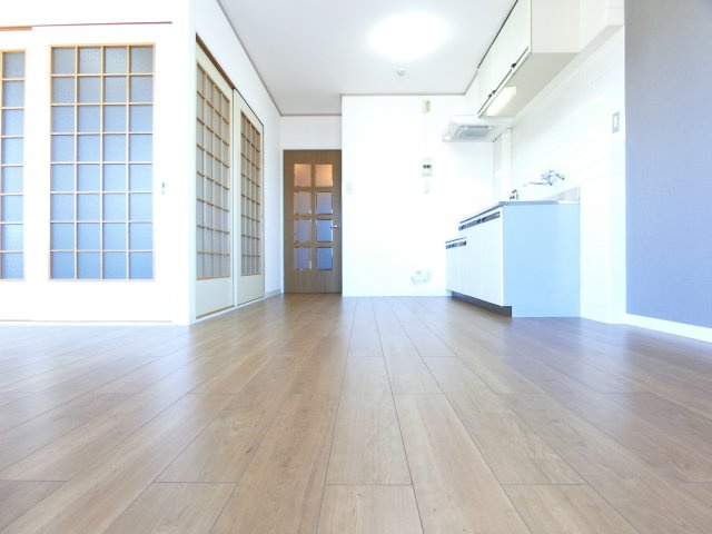 リバーサイドマンションの居間・リビング|同物件別部屋写真