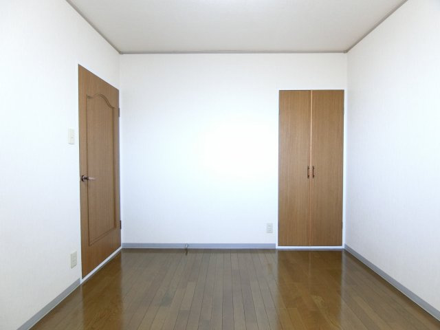 リバーサイドマンションの寝室|同物件別部屋写真