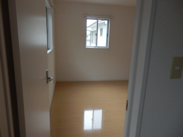 ラルクアンシエルの洋室|2階洋室