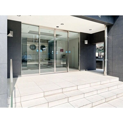 【エントランス】 | ラ・ヴィ・アン・ローズ