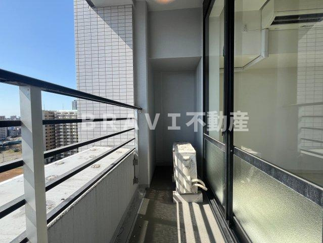 メゾン・ド・ヴィレ大阪城公園前　BRAVI不動産のバルコニー|お洗濯にも便利なバルコニー付き