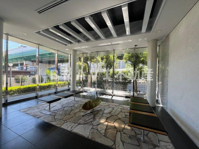 メゾン・ド・ヴィレ大阪城公園前　BRAVI不動産のロビー|落ち着いたロビーです