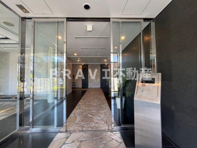 メゾン・ド・ヴィレ大阪城公園前　BRAVI不動産のエントランス|ゆとりのあるエントランスです