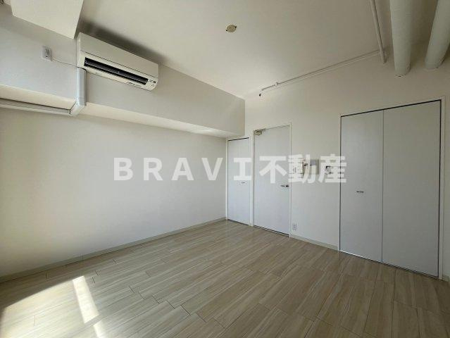 メゾン・ド・ヴィレ大阪城公園前　BRAVI不動産の居間・リビング|ゆったりとしたリビングです