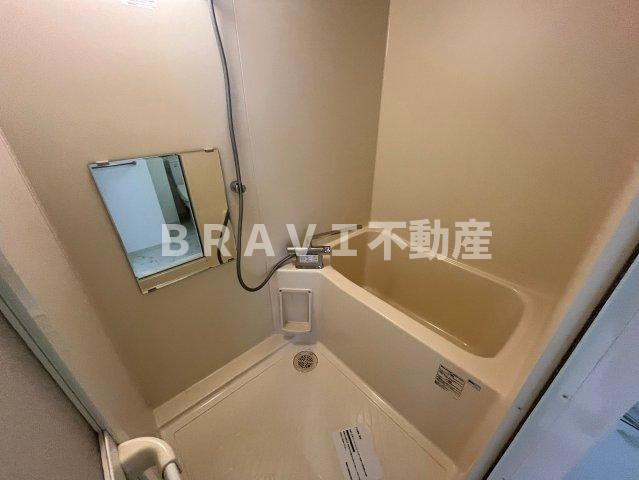 メゾン・ド・ヴィレ大阪城公園前　BRAVI不動産の浴室|コンパクトで使いやすいお風呂です