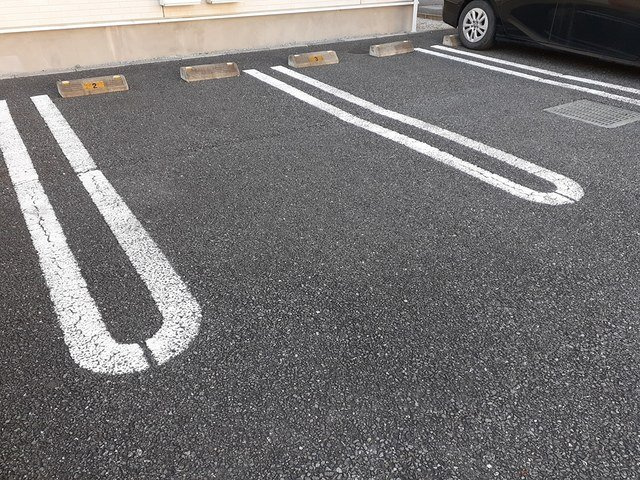コスモス花影壱番館の駐車場