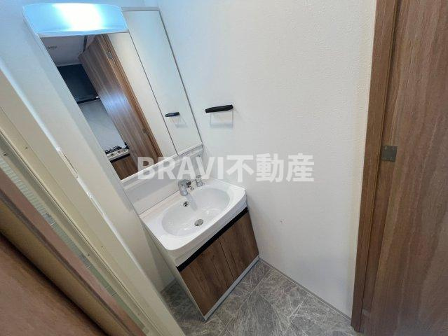 ファーストフィオーレ谷町六丁目フェリシア BRAVI不動産の独立洗面台|独立洗面台あり、毎朝おしゃれに忙しい女性の方におすすめです