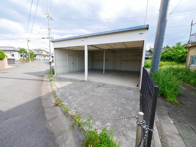 古市町倉庫の駐車場