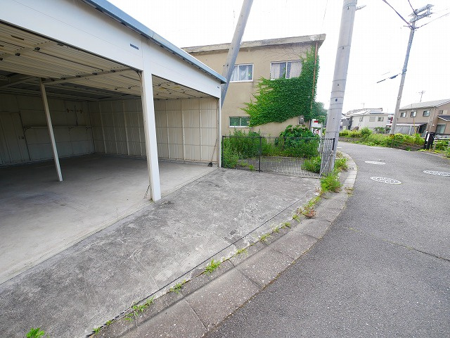 古市町倉庫の駐車場
